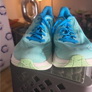 Women’s Hoka Clifton 10 SIZE 9B